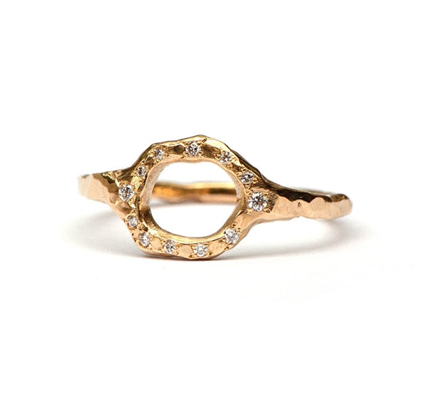 Opengewerkte ring met diamantjes