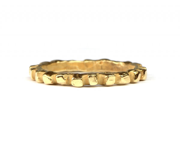Ring met vierkante rotsjes