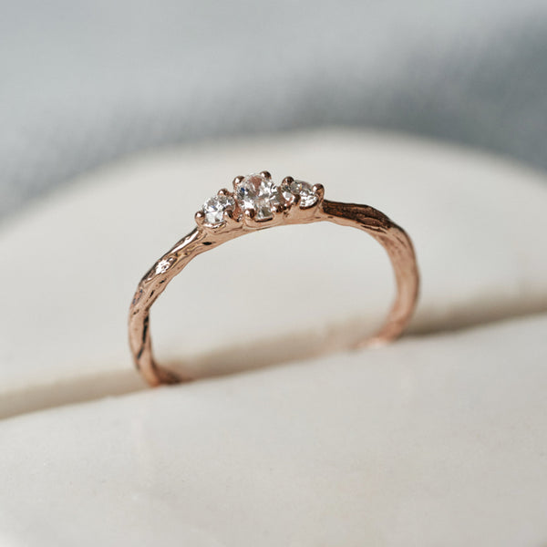 Ring Amy in roodgoud met drie diamanten