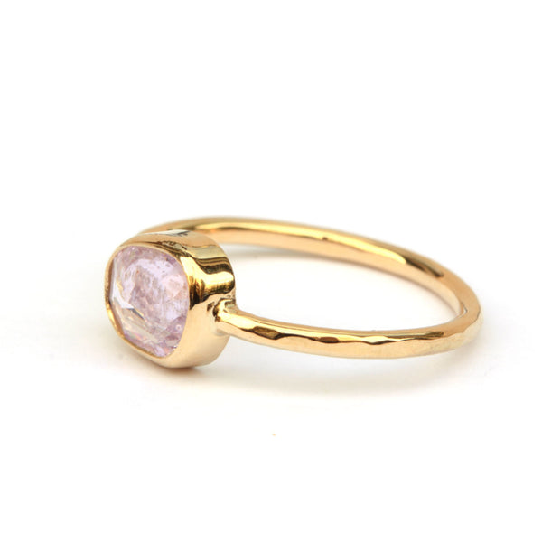 Ring met lila spinel