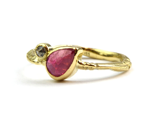 Ring met roze saffier en salt & pepper diamant