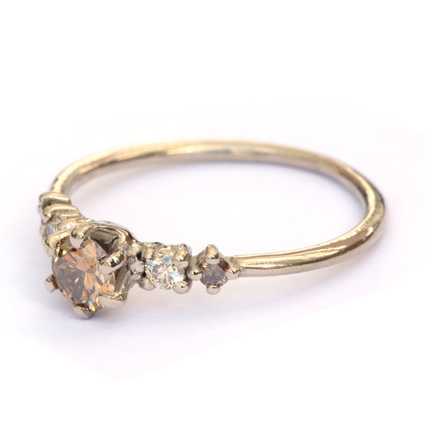 Ring Noralia in witgoud met cinnamon diamant