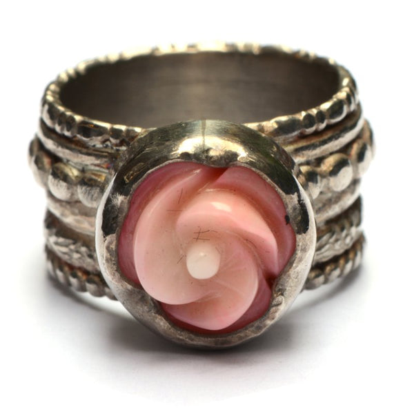 Pareldraadring met roze koraalroos