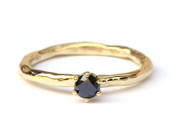 Ring met zwarte diamant in kroonzetting