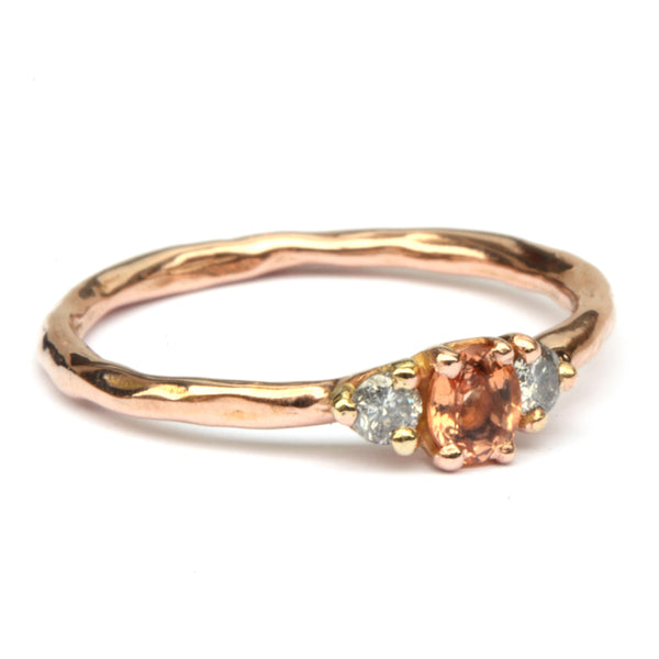 Ring met peach saffier en diamant