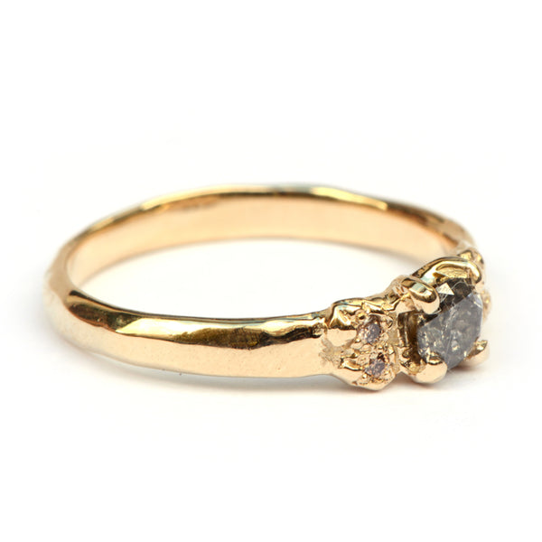 Oda ring met salt & pepper diamant