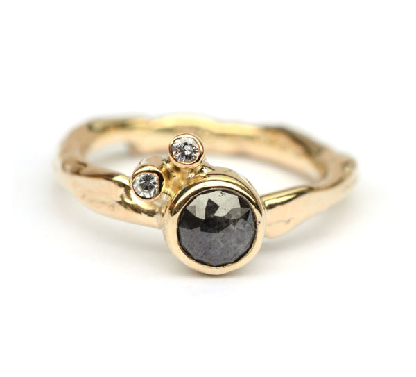 Ring met donkergrijze en witte diamanten