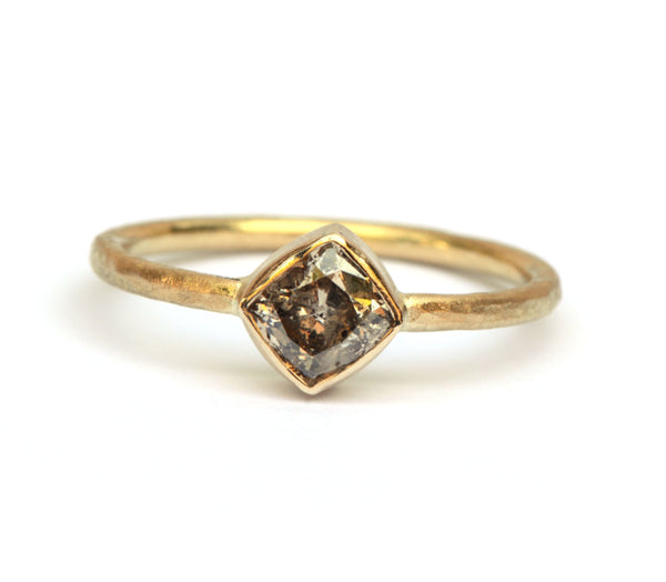 Ring met carre salt and pepper diamant