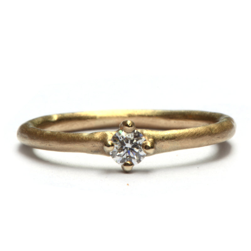 Ring simple elegance met diamant