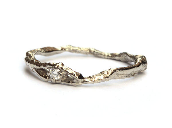 Witgouden fijne takjesring met diamant