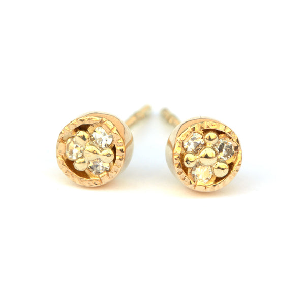 Oorsieraden met granules en takjes
