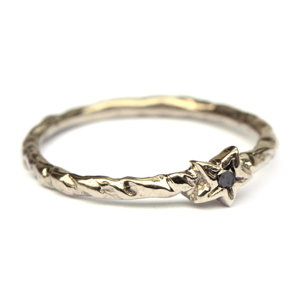 Maia ring met zwarte diamant in witgoud