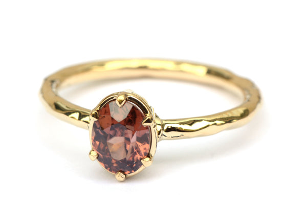 Ring met dieprode zirkoon