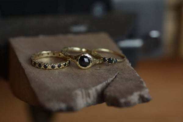 Ring met zwarte roos geslepen diamant