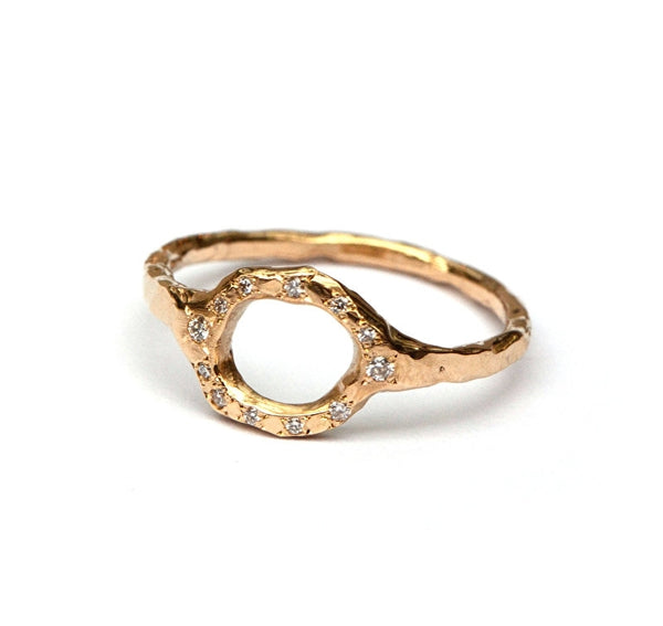 Opengewerkte ring met diamantjes