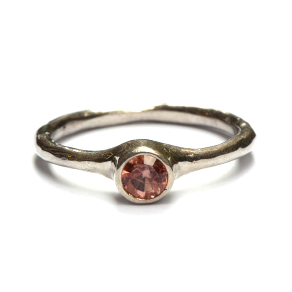 Ring met warme spinel
