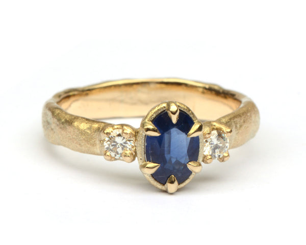 Ring met ovale saffier en diamant