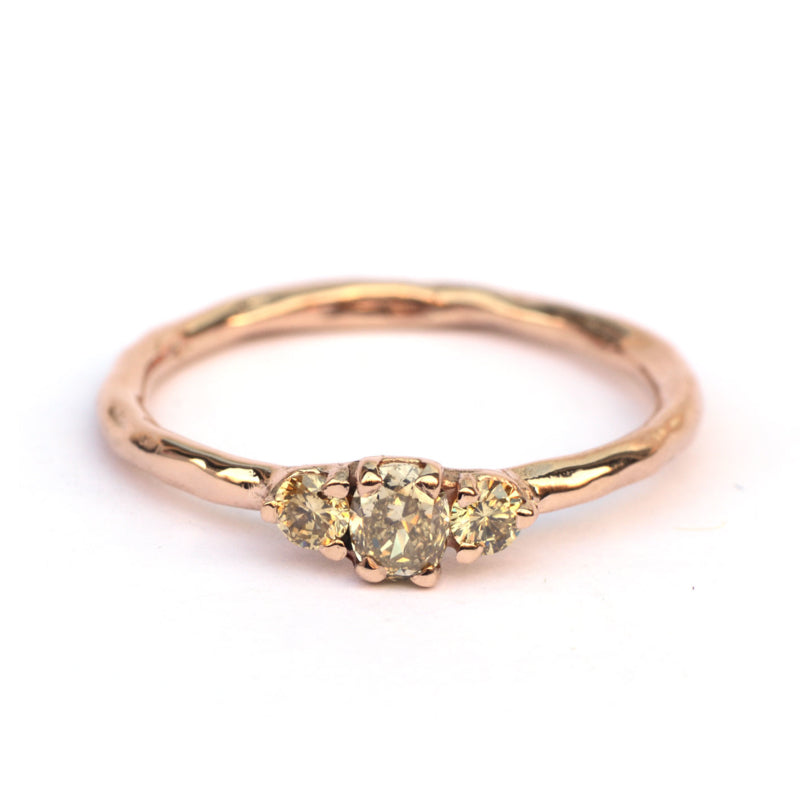 Roodgouden ring met fancy lichtgroene diamanten