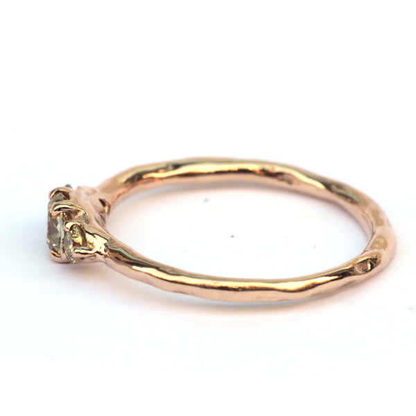 Roodgouden ring met fancy lichtgroene diamanten