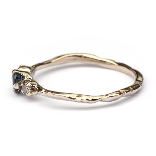 Takjesring met saffier en diamant