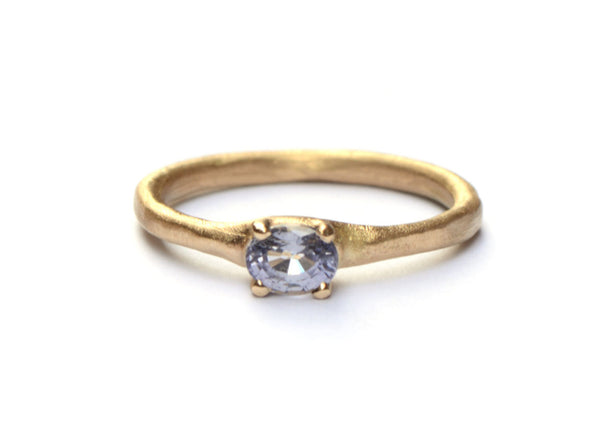 Ring met lavendelkleurige saffier