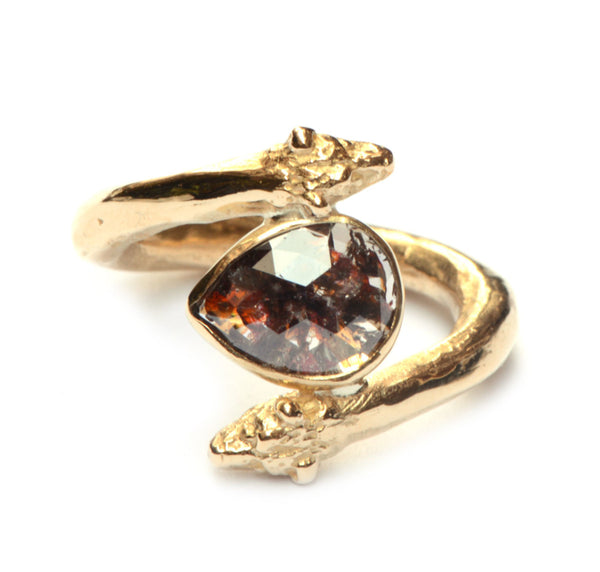 Ring met roodbruine diamant