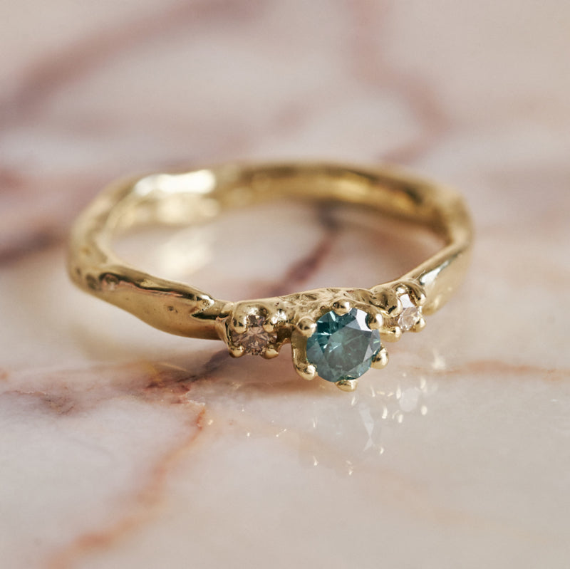 Ring Loulou met blauwe diamant