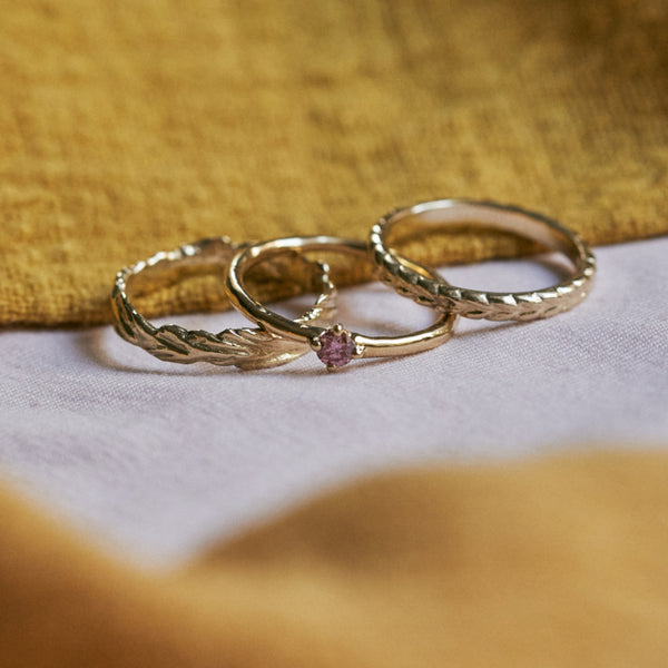 Ring woven in witgoud