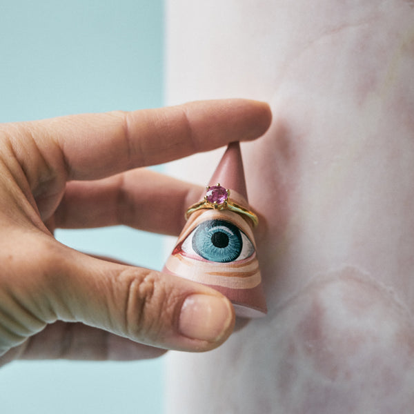 Hazel ring met knalroze saffier