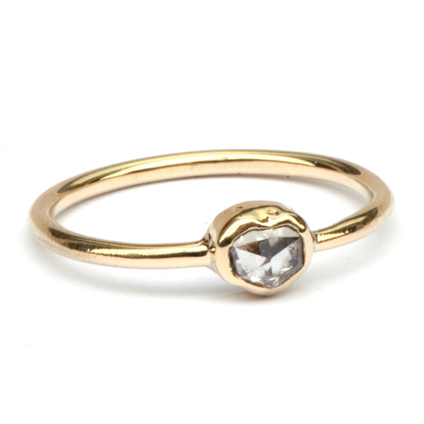 Ring met diamanthartje