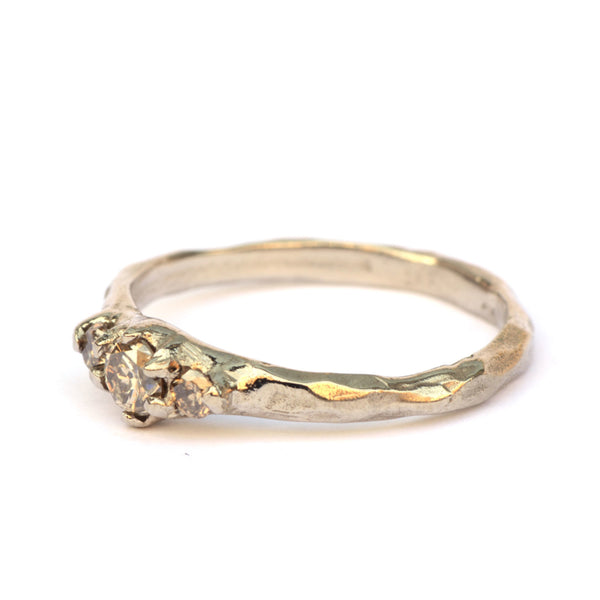 Palladium witgouden ring met bruine diamanten