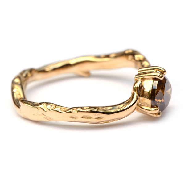 Koraalring met brown diamant