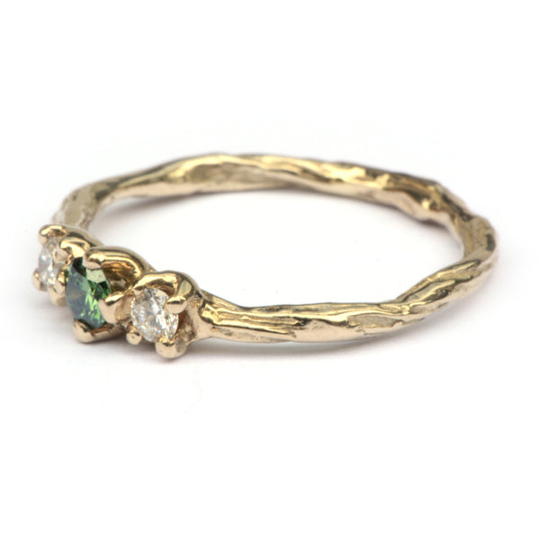 Twiggy ring met groene en witte diamanten