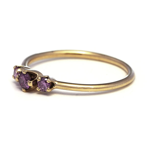 Ring met drie roze diamanten
