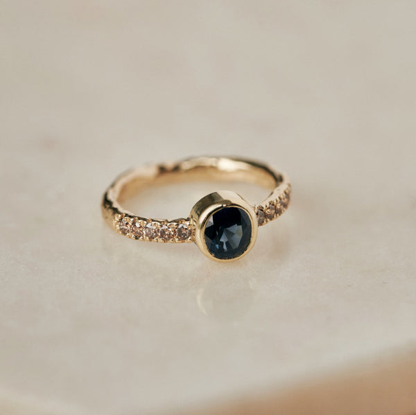 Unieke ring met saffier
