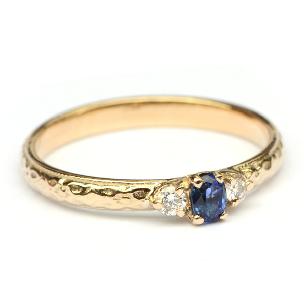 Klassieke ring met saffier en diamant
