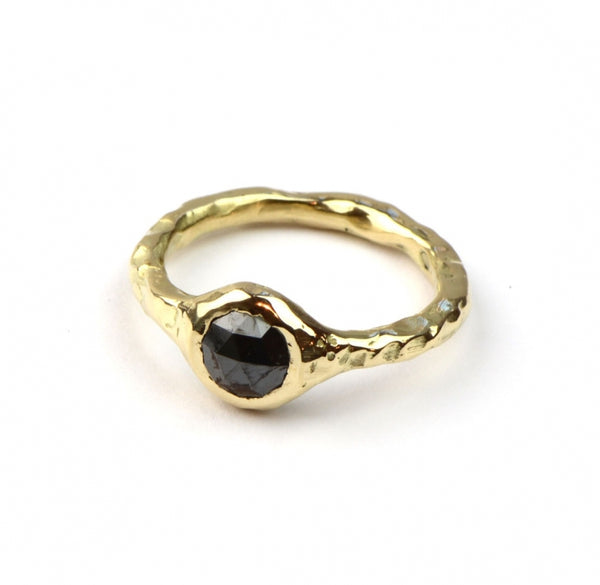Ring met zwarte roos geslepen diamant