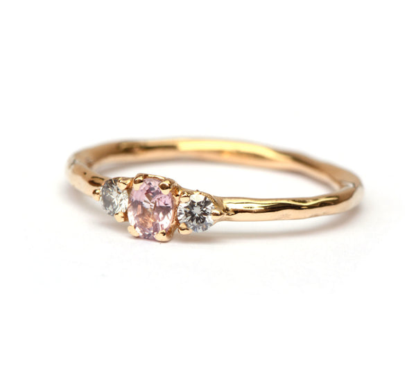 Ring met roze saffier en grijze diamanten