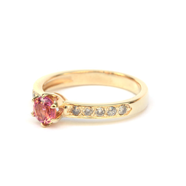 Ring met roze toermalijn en salt & pepper diamanten