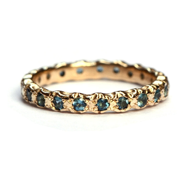 Eternity ring with indicolite
