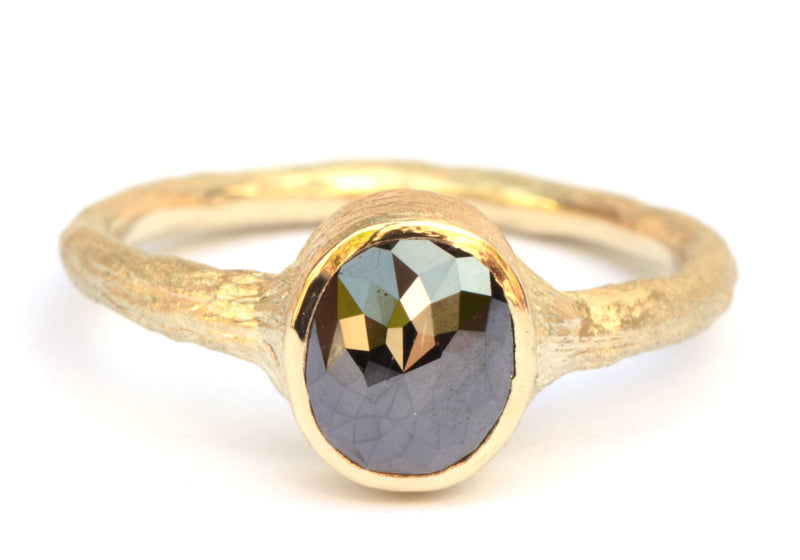 Ring met ovale zwarte diamant