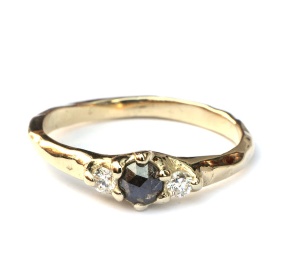Ring met groene roosdiamant