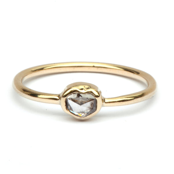 Ring met diamanthartje