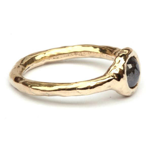 Robuuste ring met donkere diamant