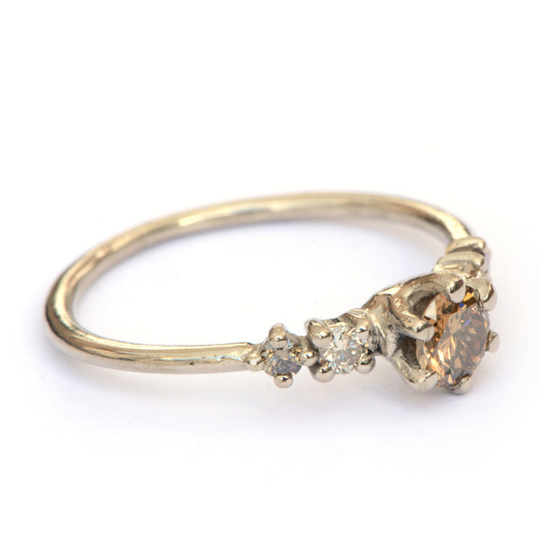 Ring Noralia in witgoud met cinnamon diamant