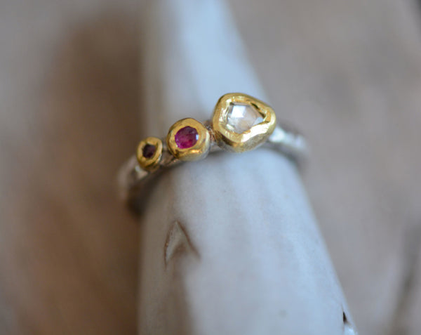 Trouwring met robijn en diamant