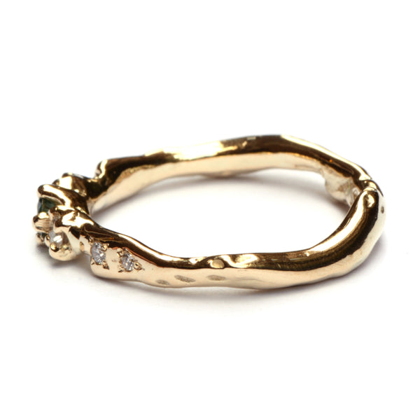 Umiko ring met groene en witte diamanten