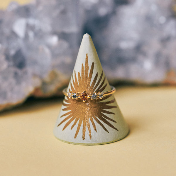 Ring met oranje saffier en salt & pepper diamantjes