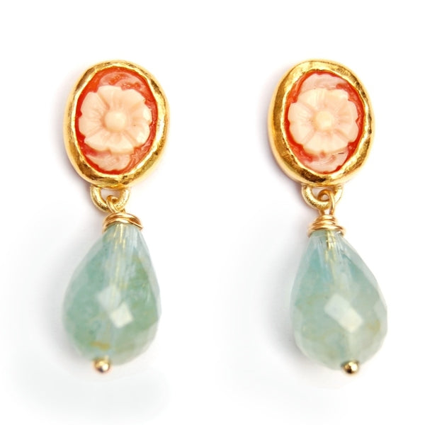 Oorsieraden met bloemcamees en aquamarijndruppels