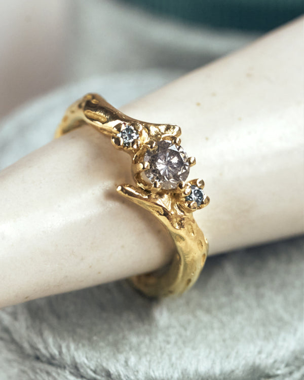 Ring Vicky met grijze en blauwe diamanten